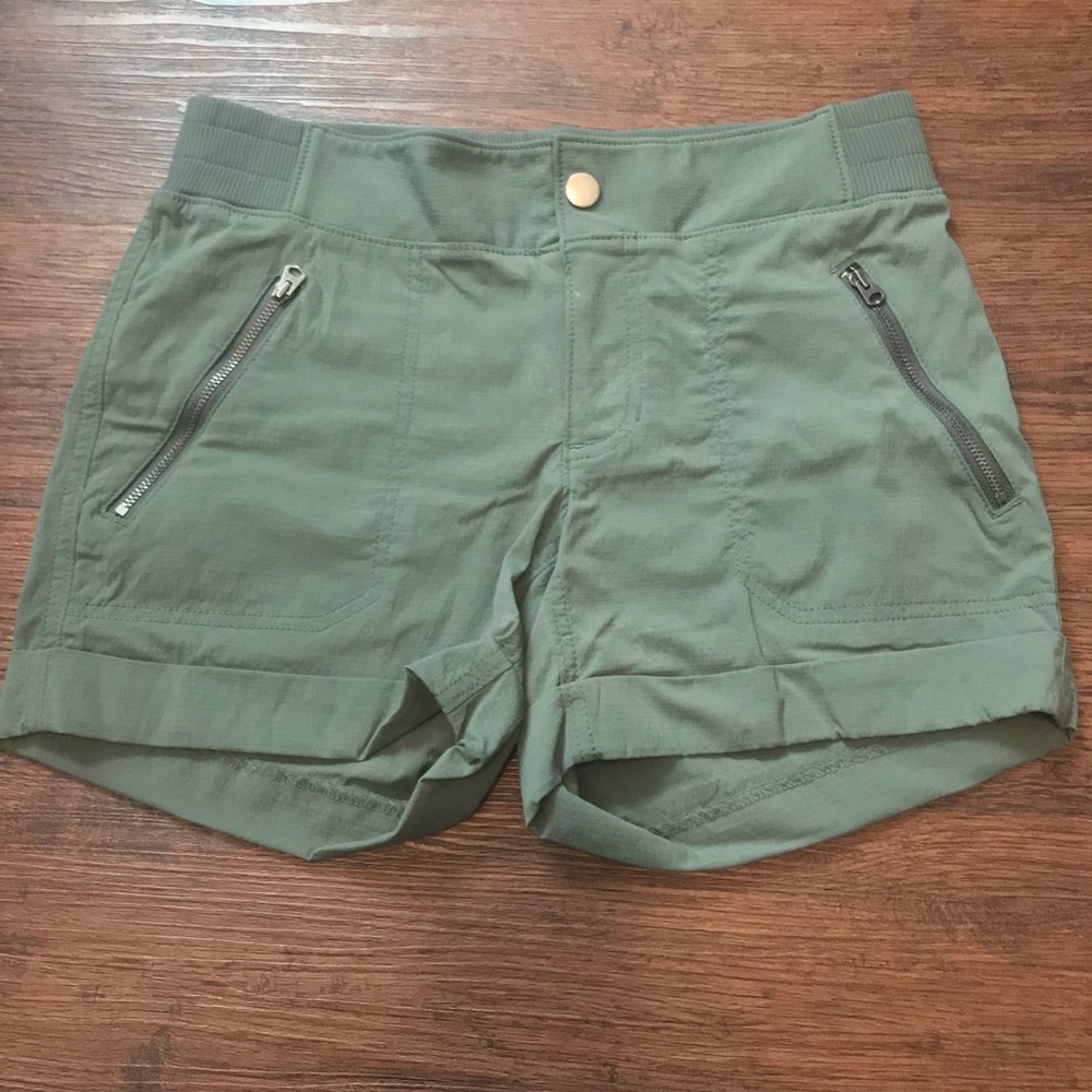 Athleta army green Trekkie fitness workout shorts